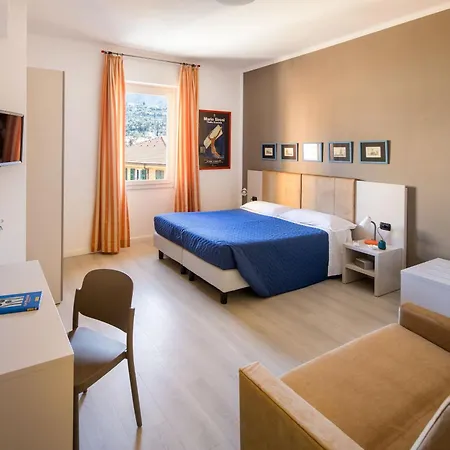 Hotel La Piazzetta 2*